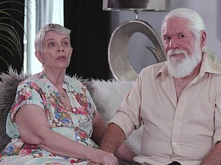 الجدة بوني نيلسن يحب أن يكون مارس الجنس من قبل لها تنضج زوج