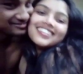 แฟนอินเดีย Desi เพลิดเพลินกับการมีเพศสัมพันธ์กับแฟนของเธอในโรงแรม
