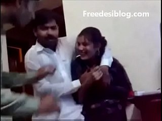 Pakistani Desi Girl en Caitiff public schoolmate genieten about hostelkamer