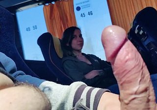 Orang asing remaja menghisap kontol di bus