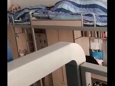 University webcam étudiant dans la chambre de dortoir