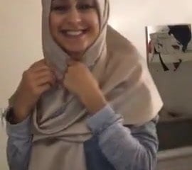 Low-spirited Arabische moslim hijab Spread out Integument gelekt