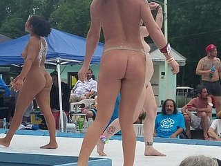 Move up Go kanak-kanak perempuan telanjang di Nudes yang Poppin 2019