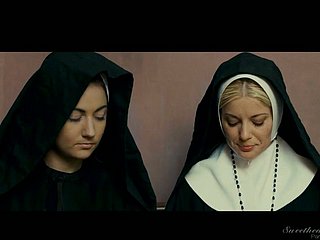 シャーロット・ストークリーといくつかの角質の修道女は、彼らがいかにセクシーを紹介します